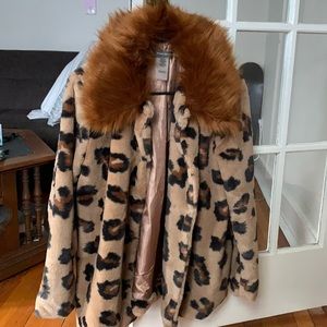 Faux fur leopard 🐆 coat